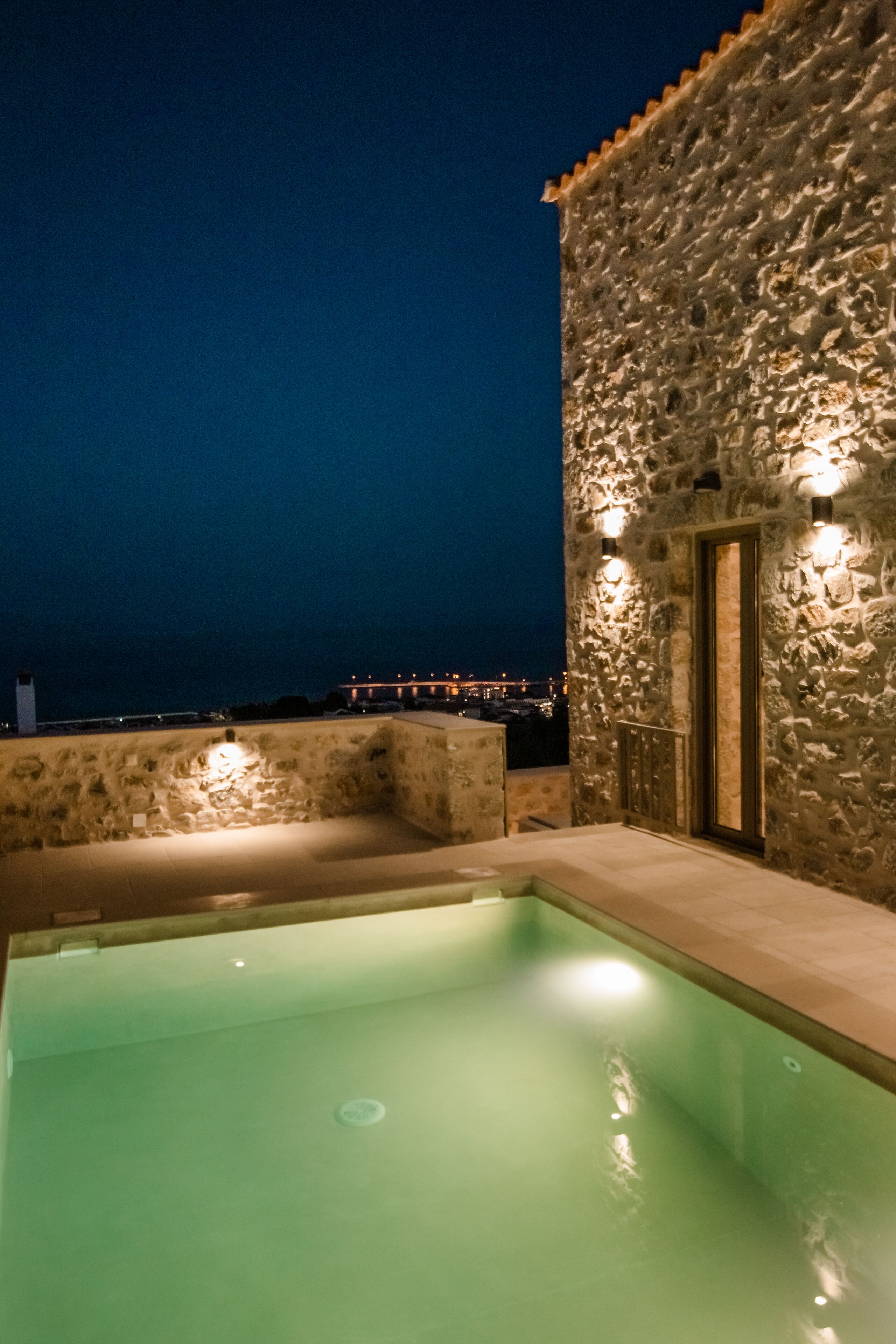 Mani Luxury Suites