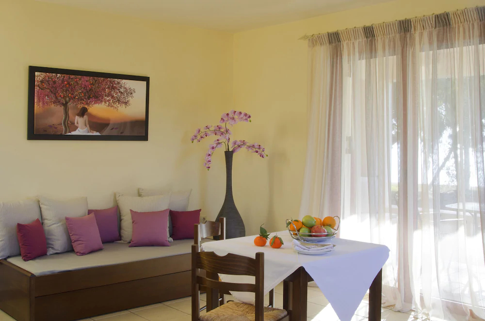 Makis Inn Beach & Resort
