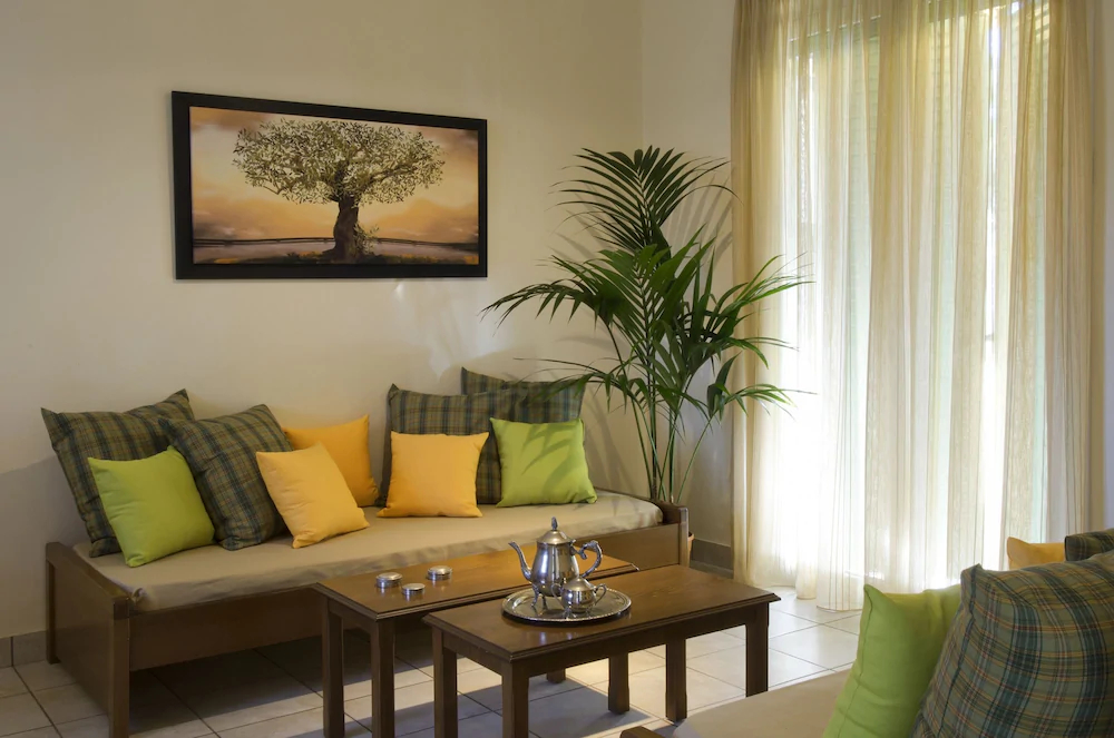 Makis Inn Beach & Resort