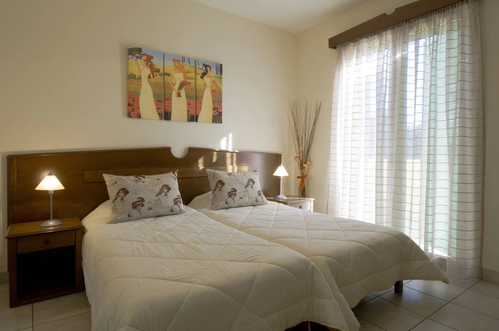 Makis Inn Beach & Resort