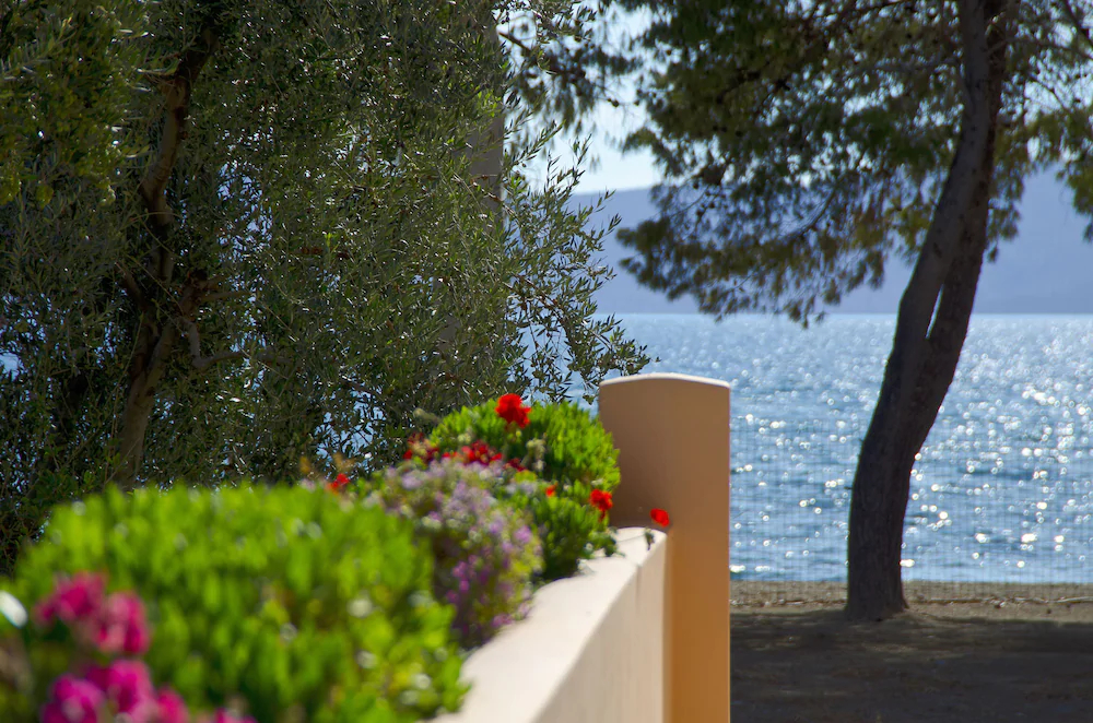 Makis Inn Beach & Resort