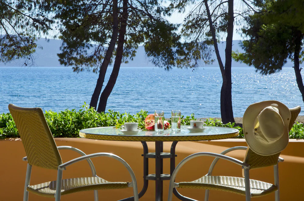 Makis Inn Beach & Resort