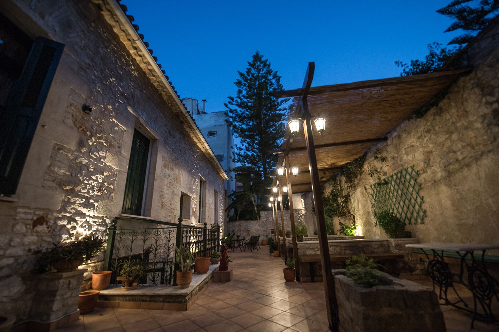 Ntouana Hotel