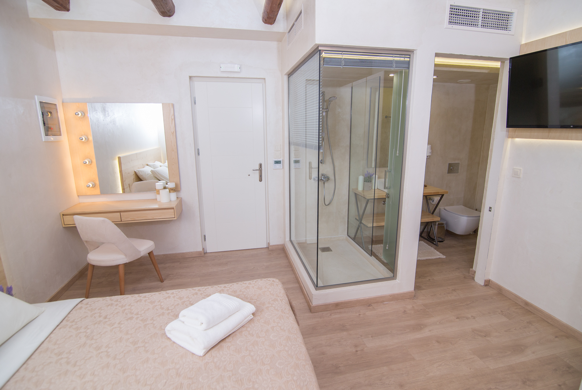 Panellinion Luxury Rooms