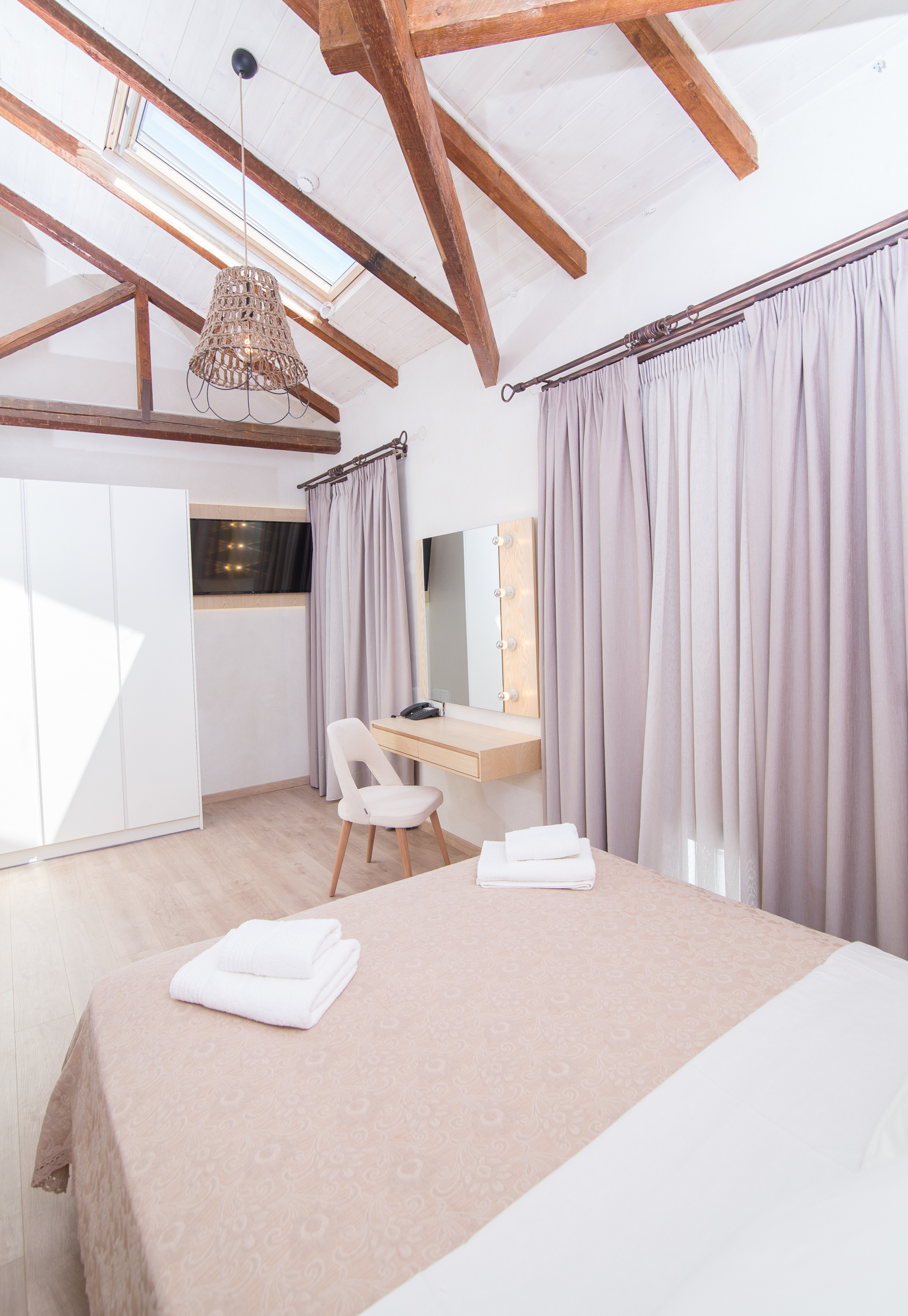 Panellinion Luxury Rooms
