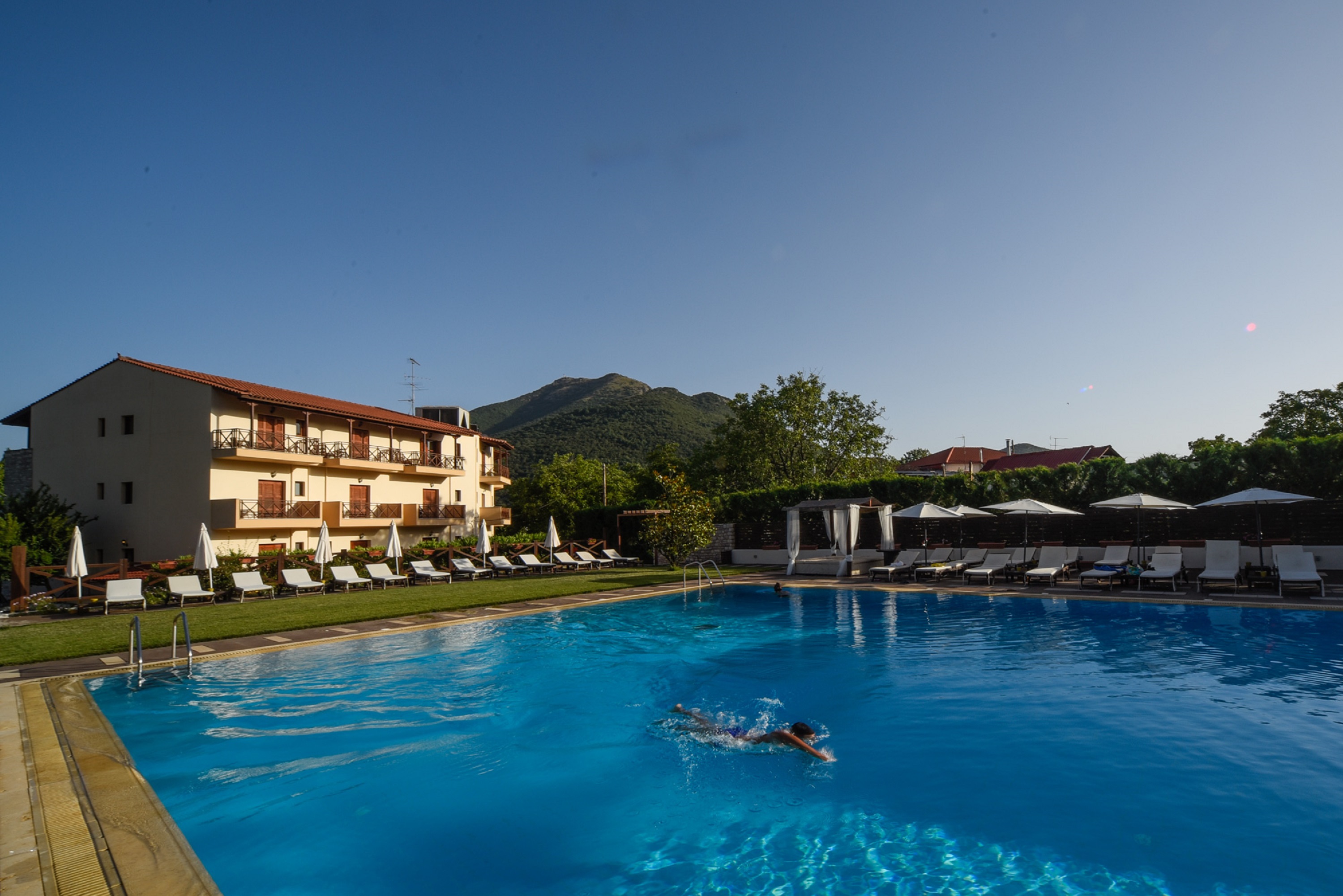 Mont Helmos Hotel
