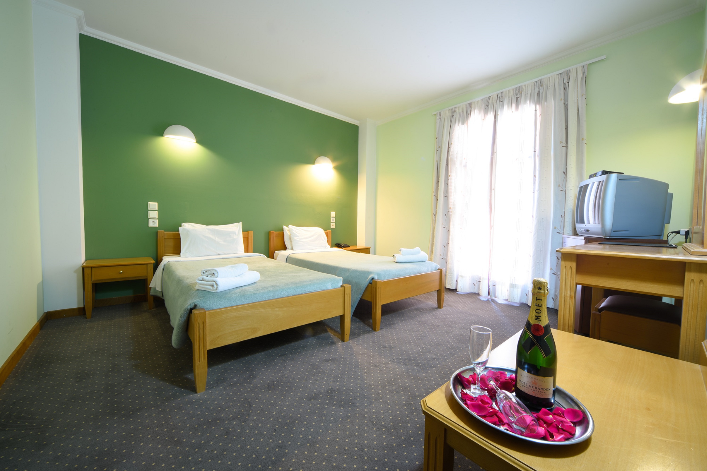 Mont Helmos Hotel