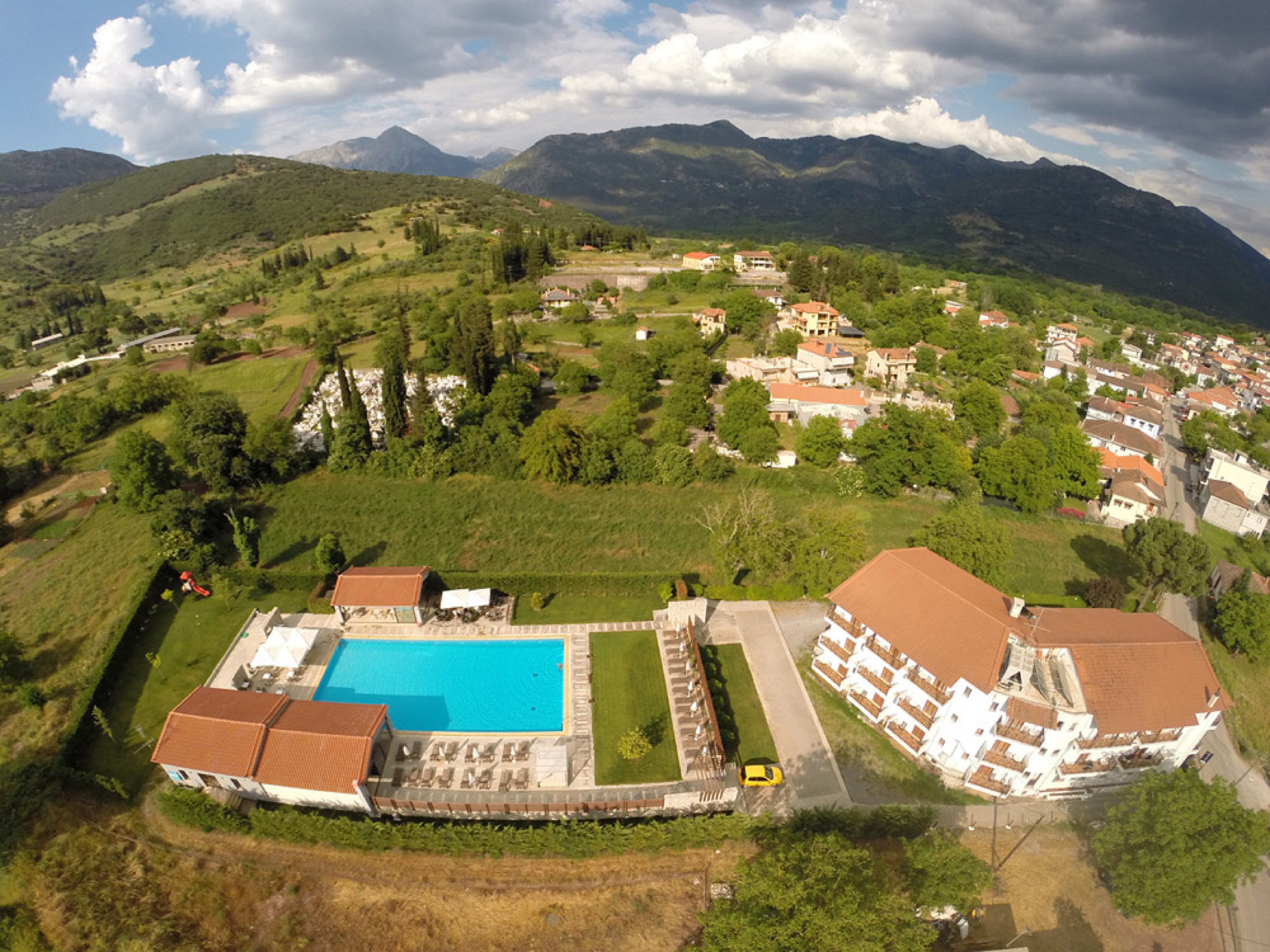 Mont Helmos Hotel