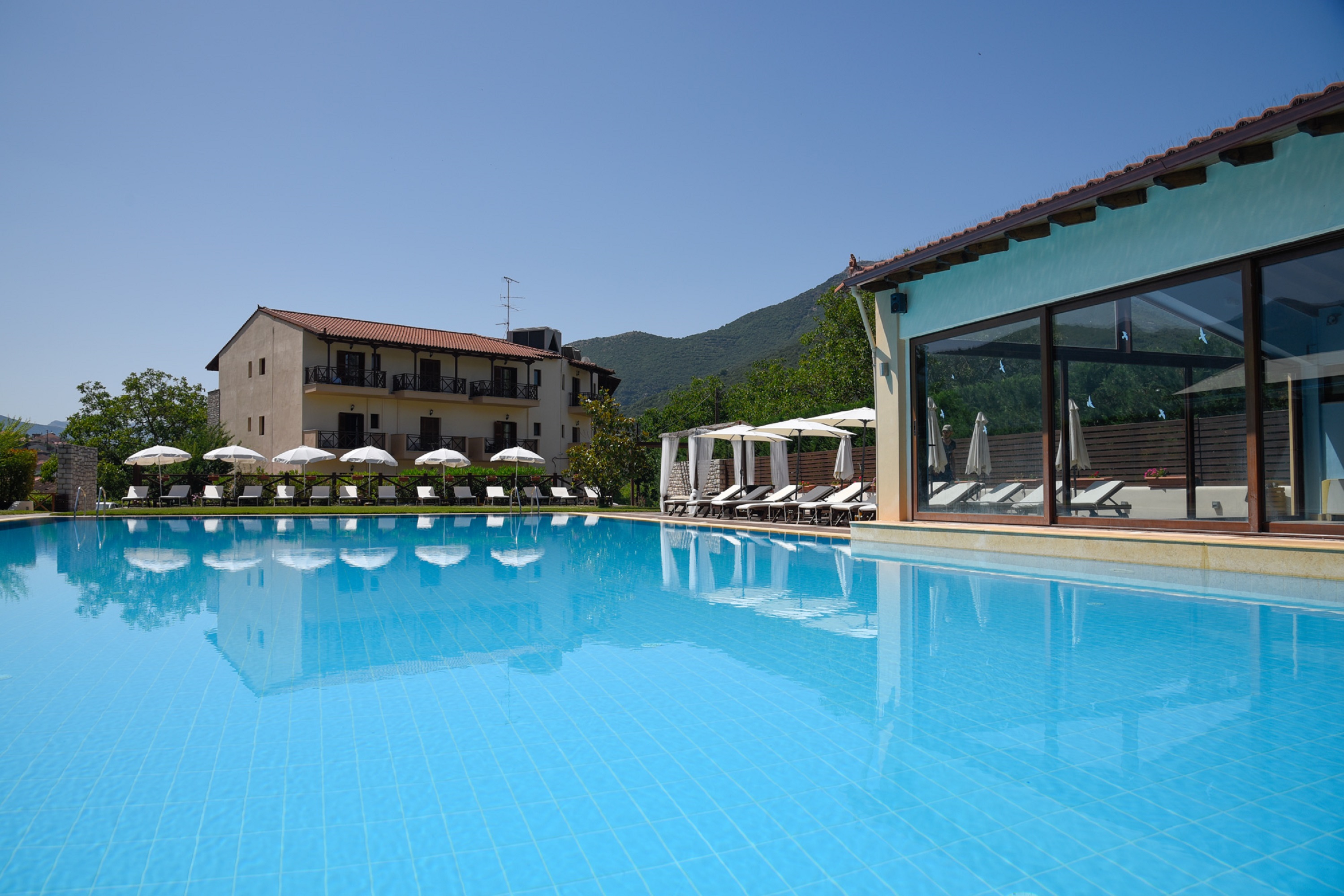 Mont Helmos Hotel