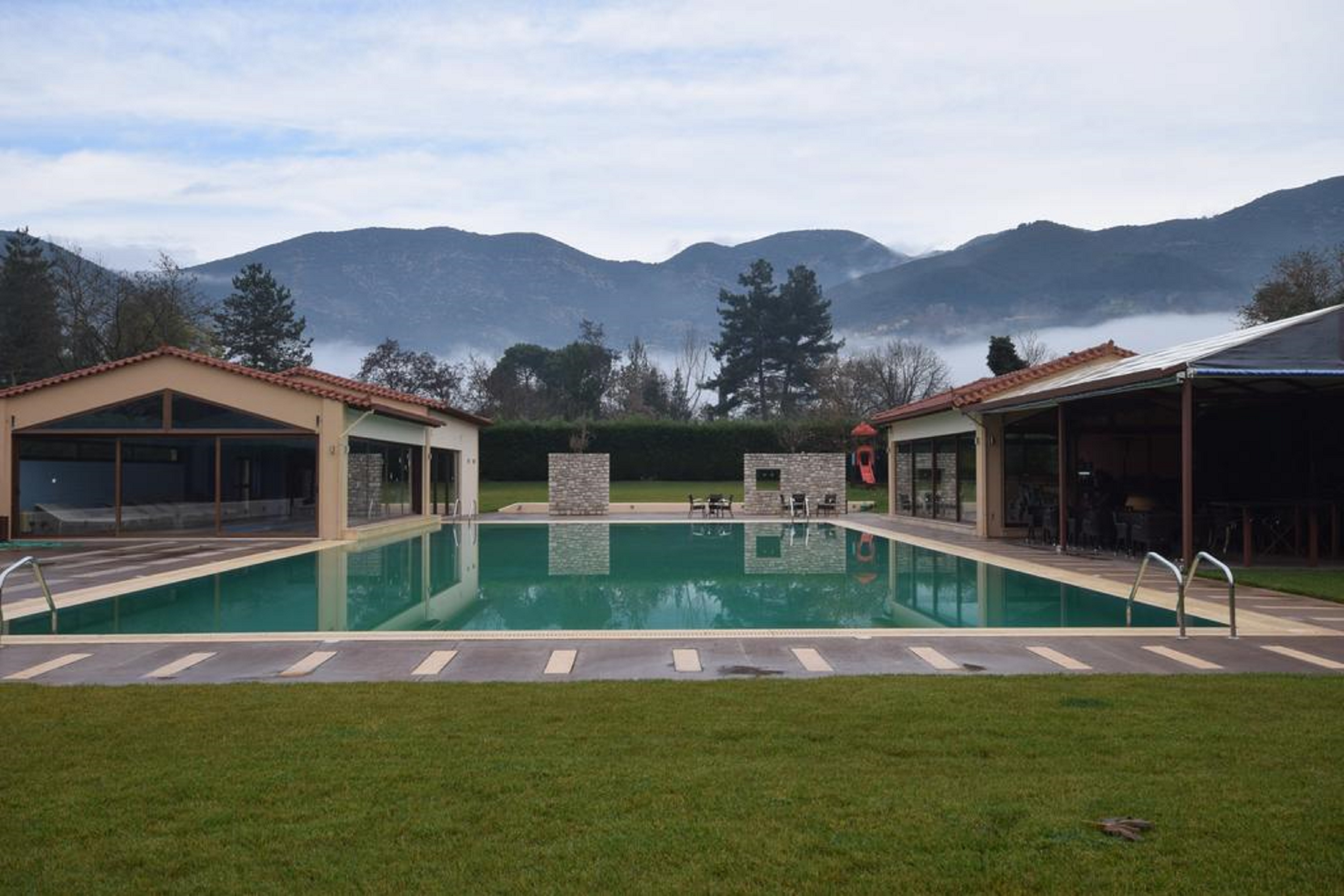 Mont Helmos Hotel