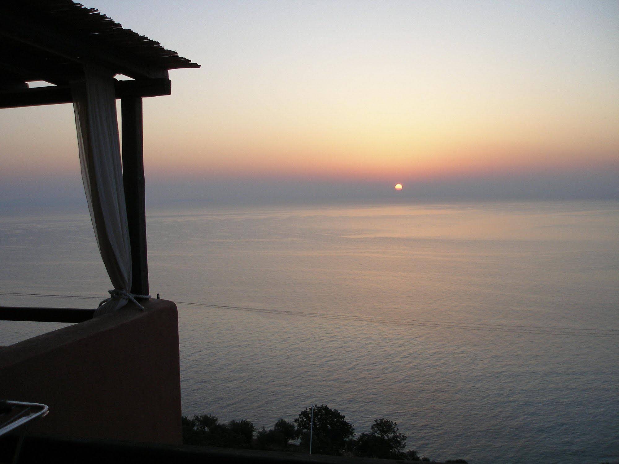 Apelon Tiritas Villas