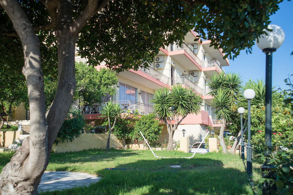 Trinasus Hotel