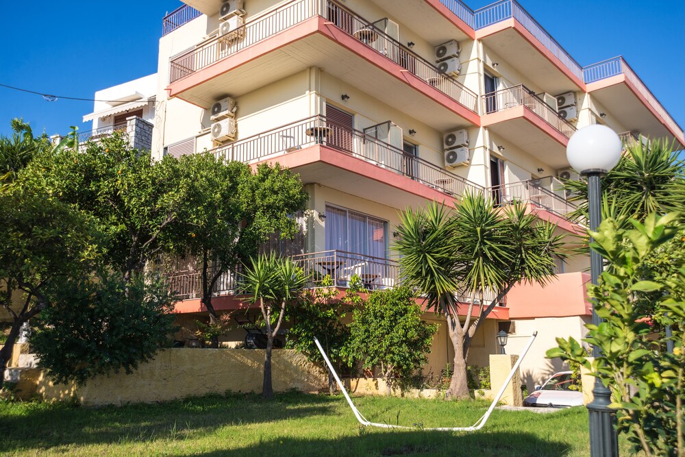 Trinasus Hotel