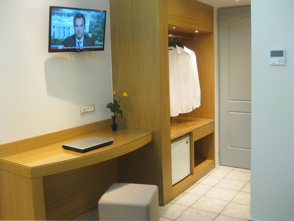 Achilles Hotel