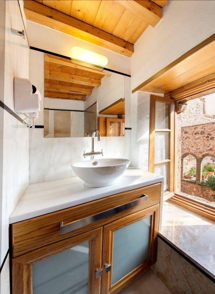 Malvasia Traditional Hotel