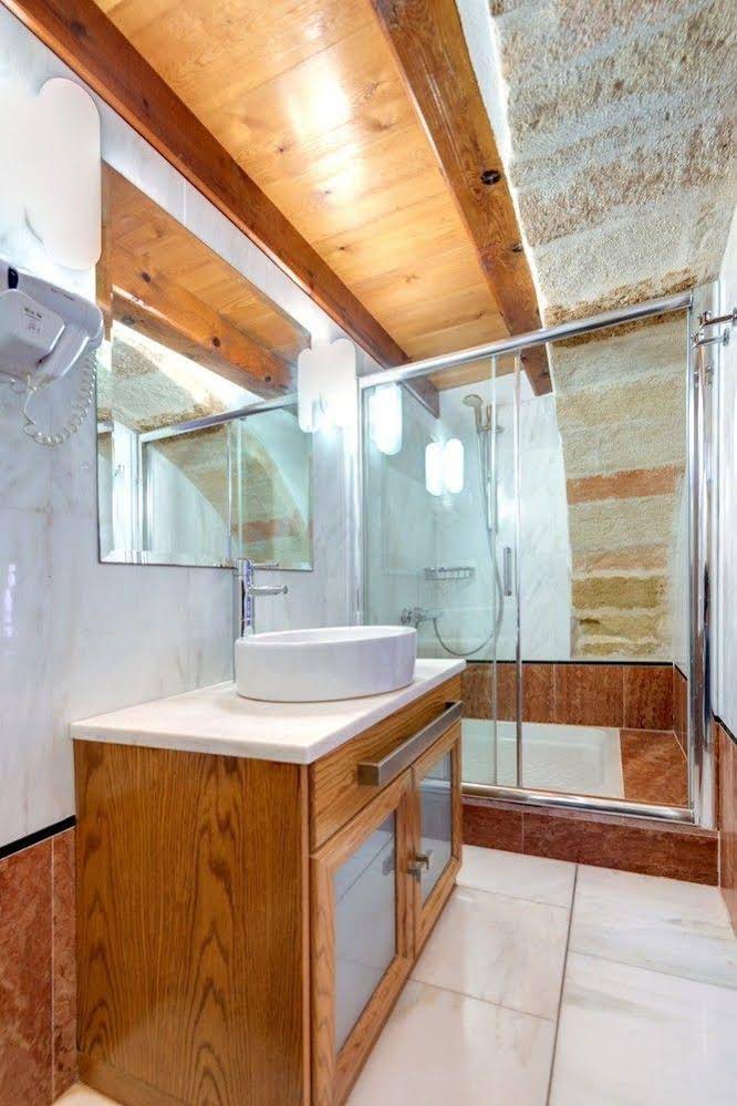 Malvasia Traditional Hotel