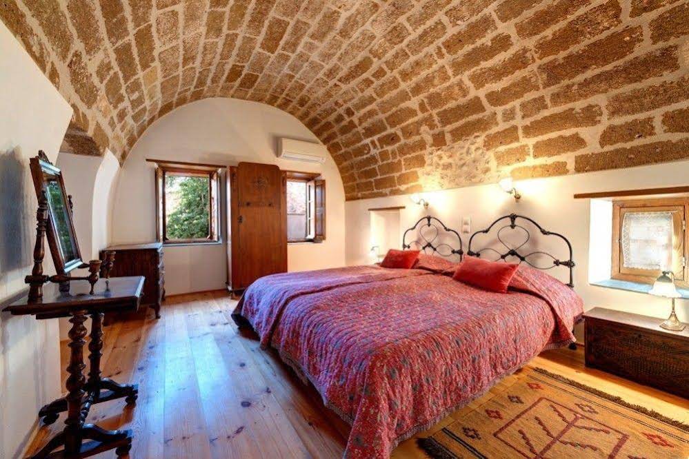 Malvasia Traditional Hotel