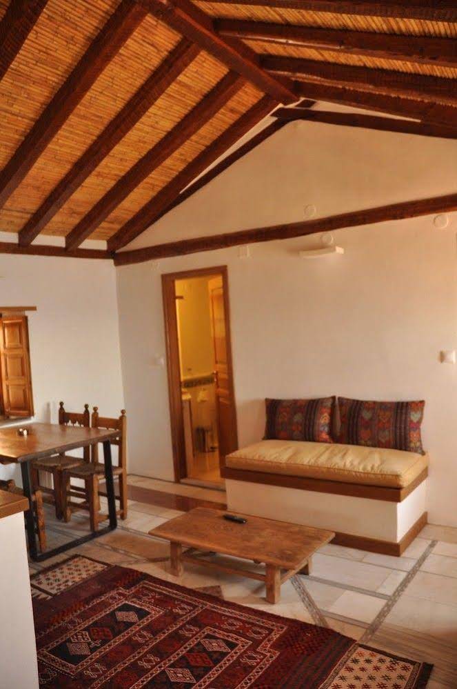 Malvasia Traditional Hotel