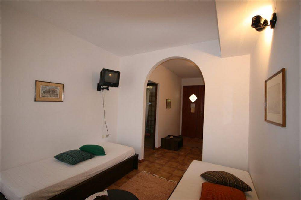 Venetia Apartments