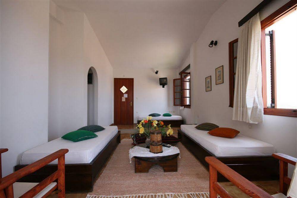 Venetia Apartments