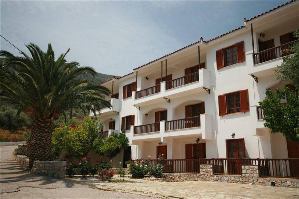 Venetia Apartments