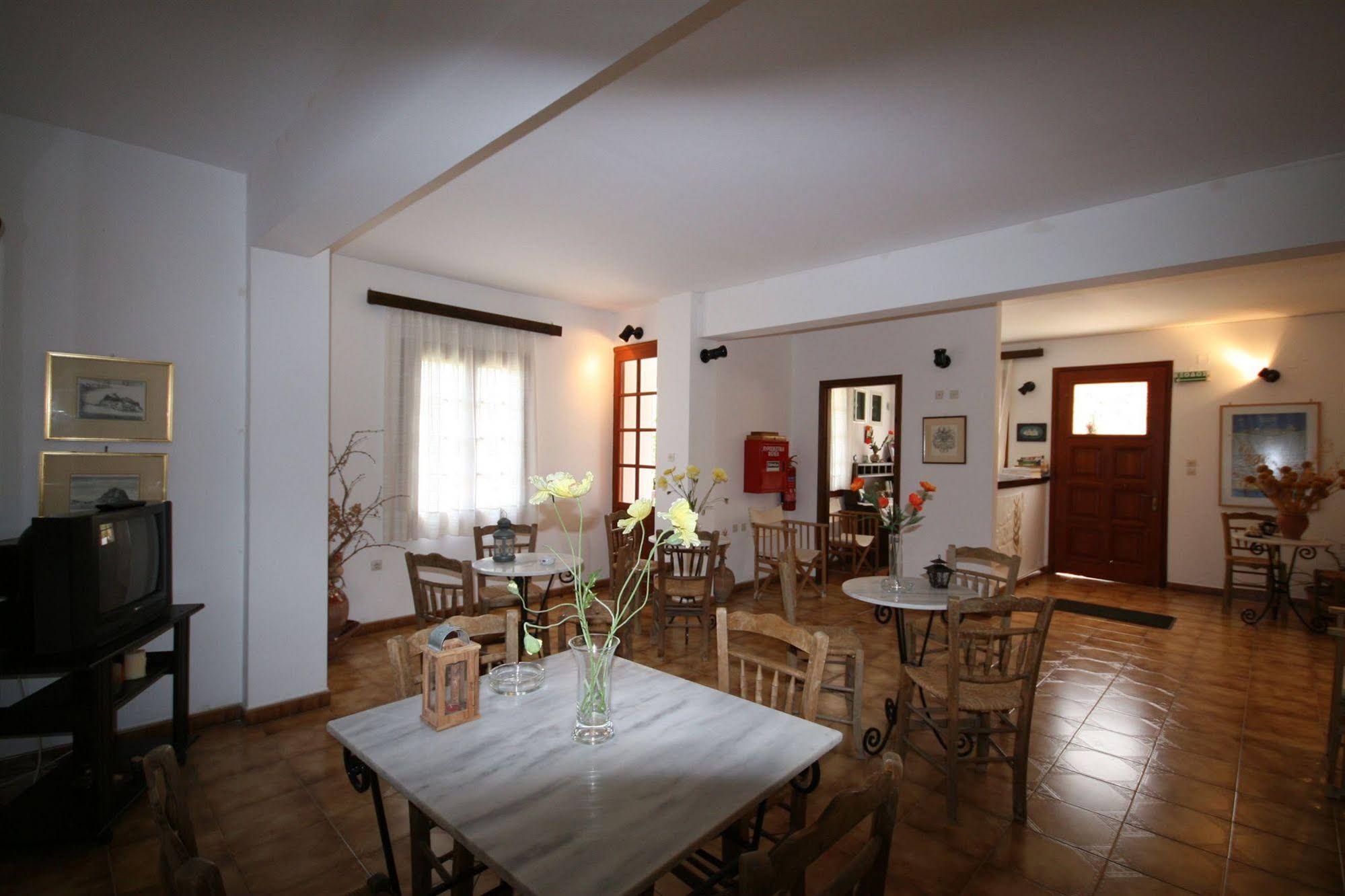 Venetia Apartments