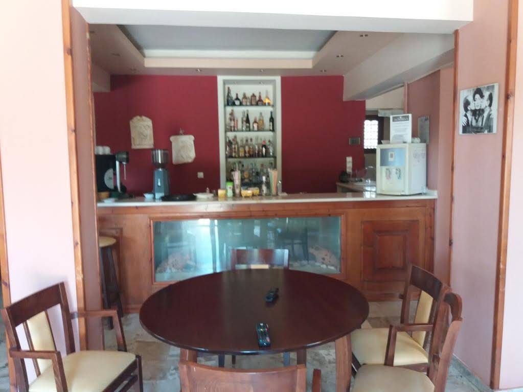 Zorbas Hotel Tavern