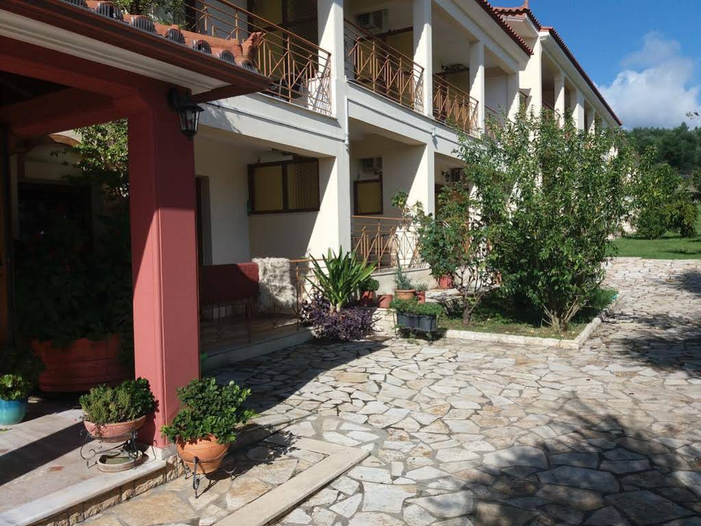 Zorbas Hotel Tavern