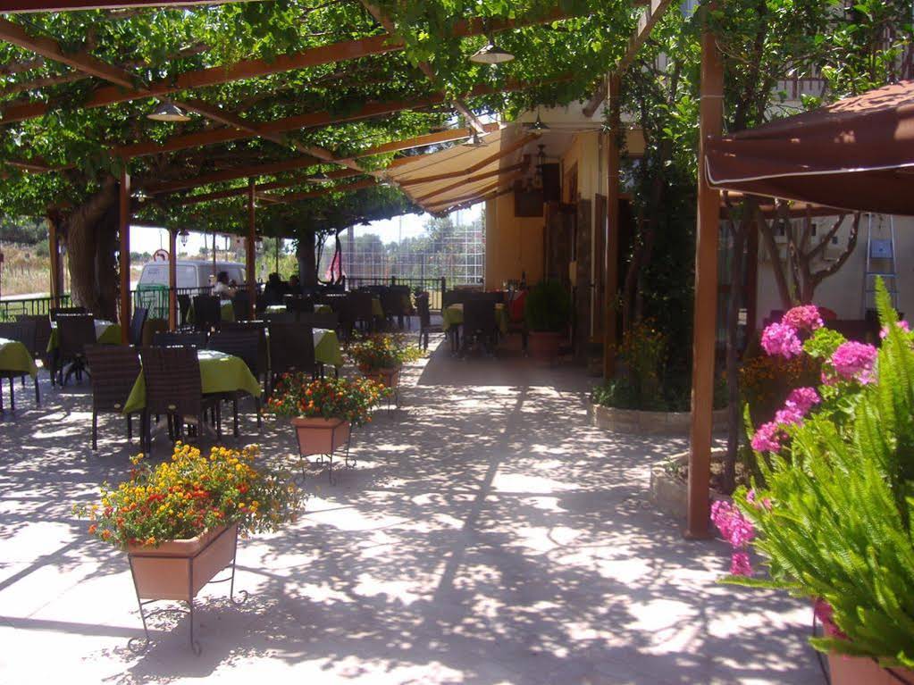 Zorbas Hotel Tavern