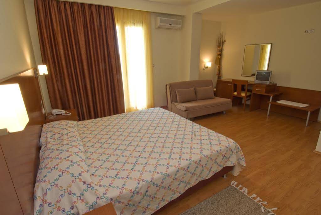 Zorbas Hotel Tavern