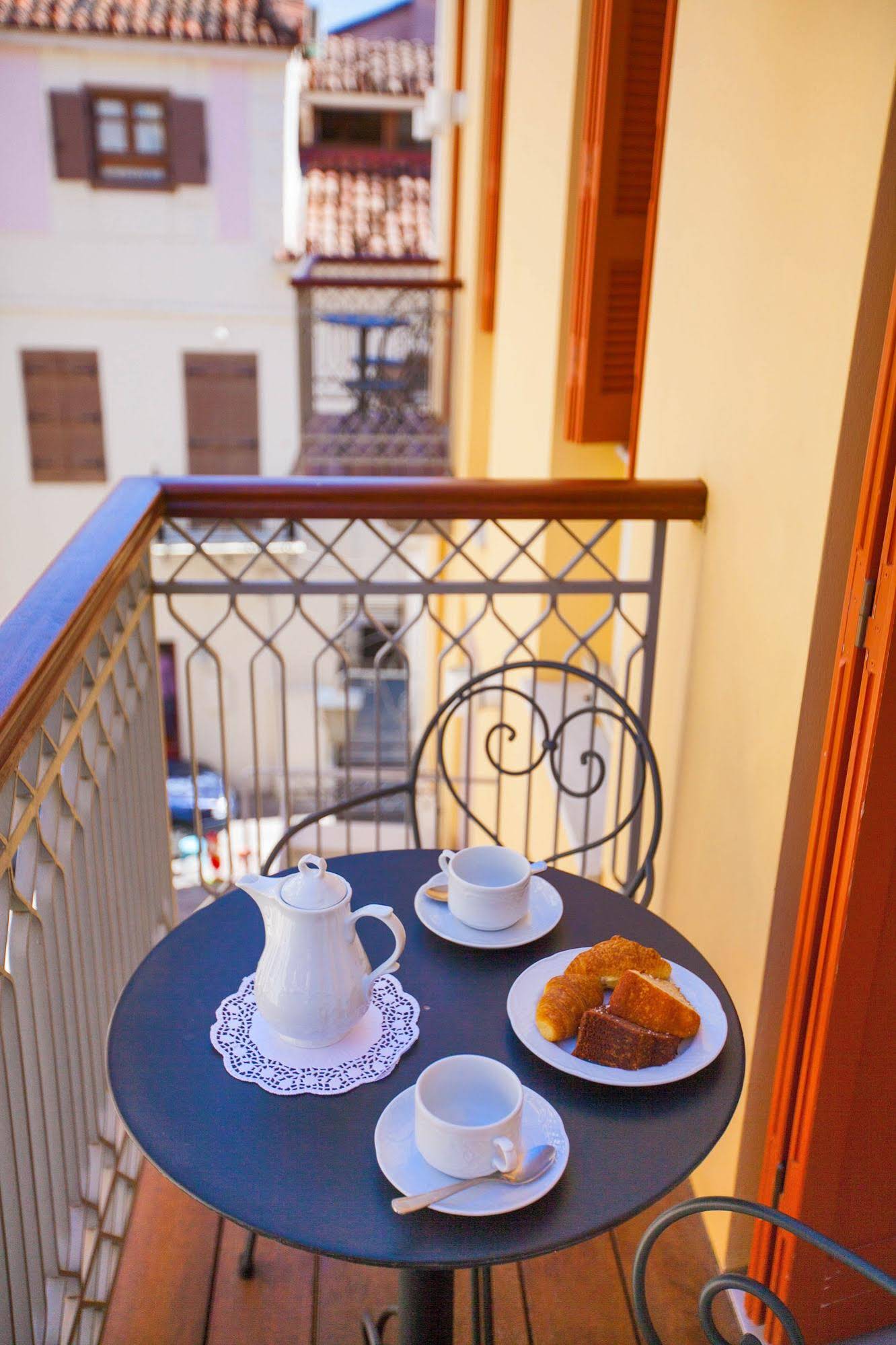 Aetoma Hotel