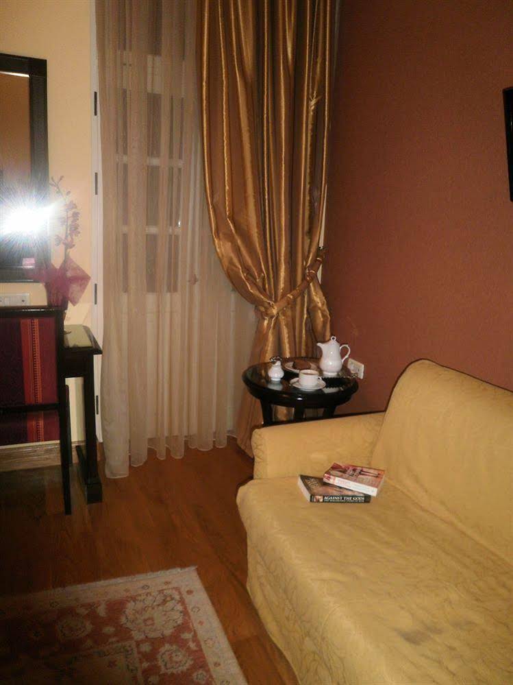 Aetoma Hotel