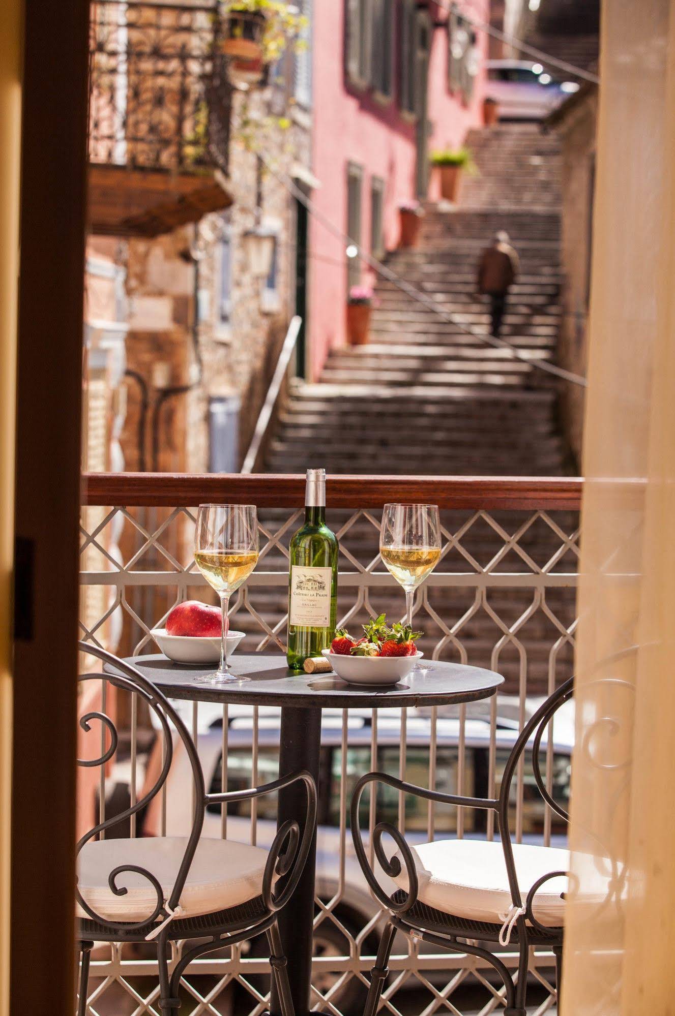 Aetoma Hotel