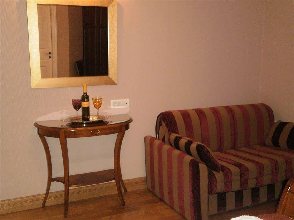 Aetoma Hotel