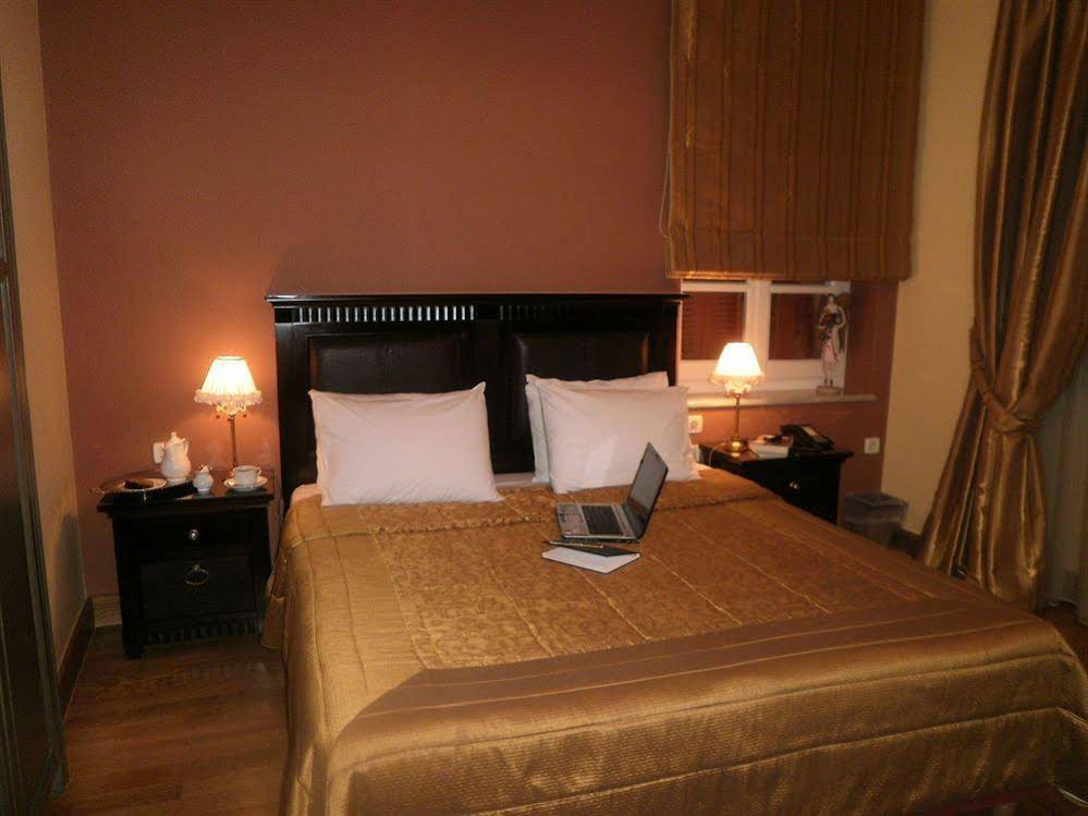 Aetoma Hotel