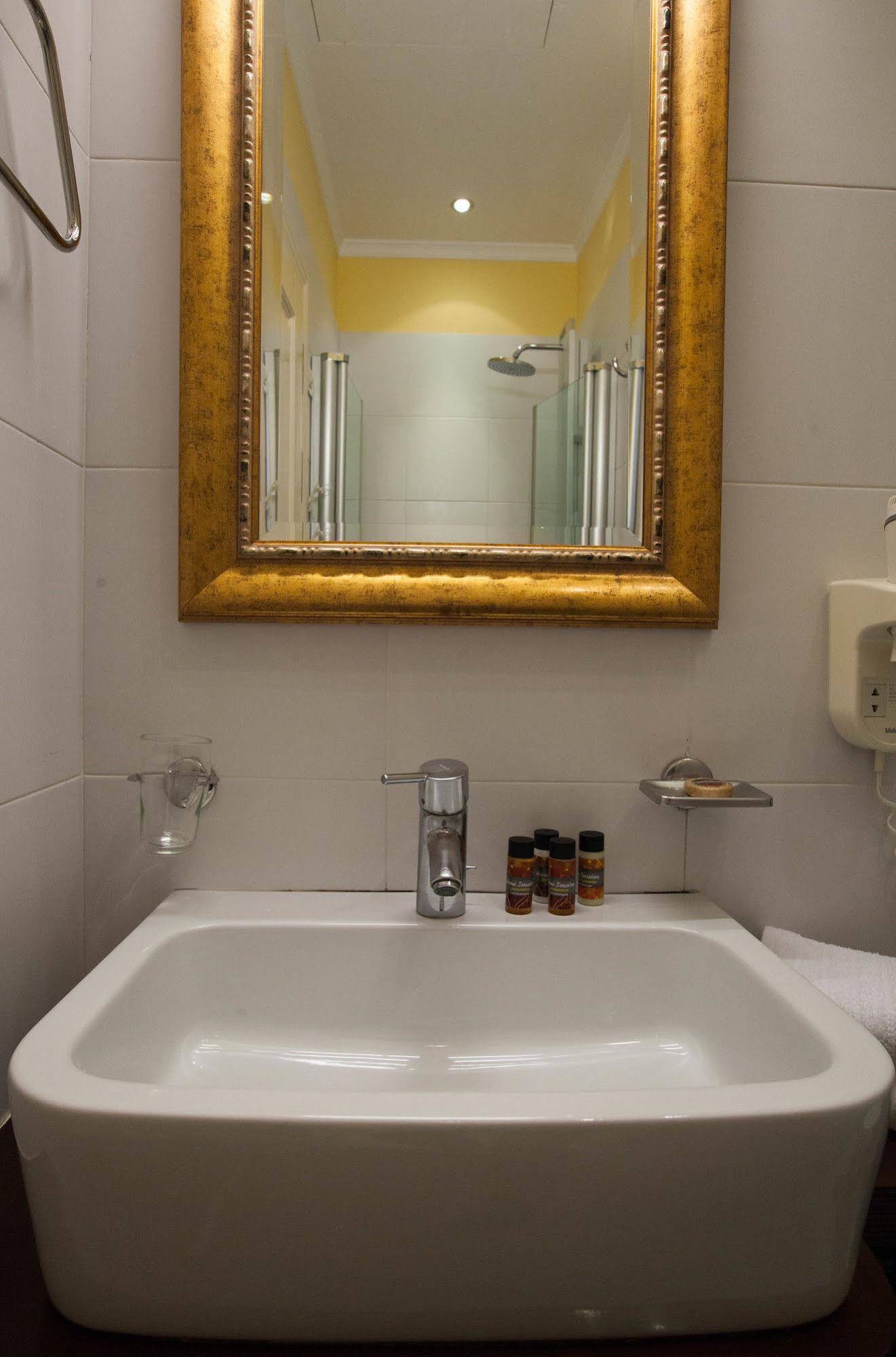 Aetoma Hotel