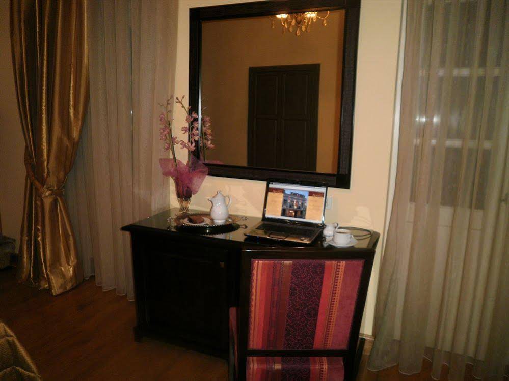 Aetoma Hotel