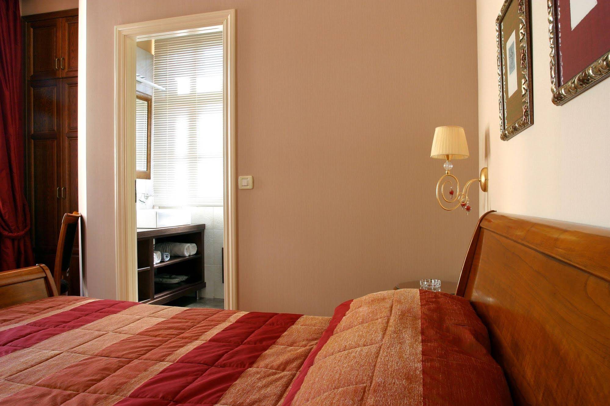 Aetoma Hotel