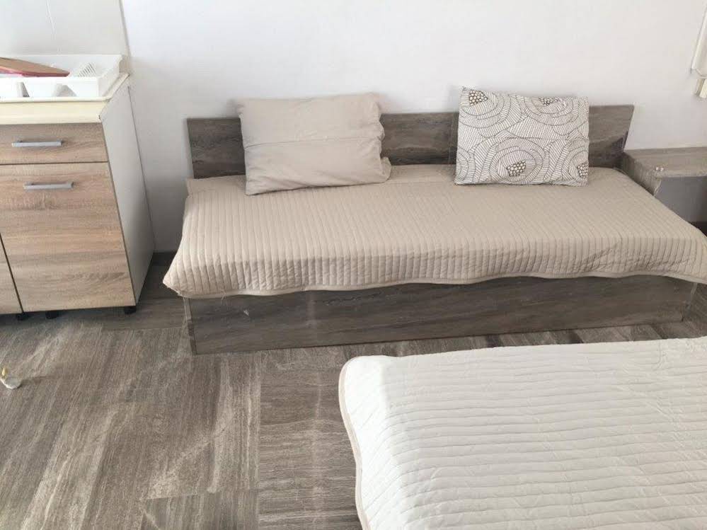Alexandros Apartments