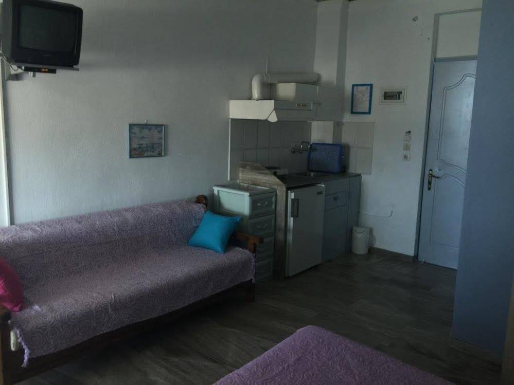 Alexandros Apartments