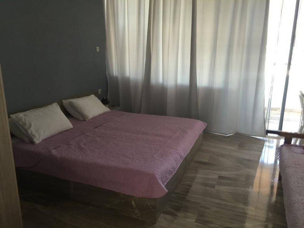 Alexandros Apartments