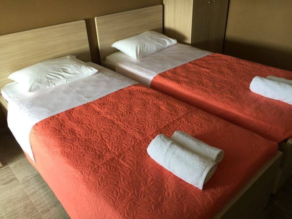 Alexandros Apartments