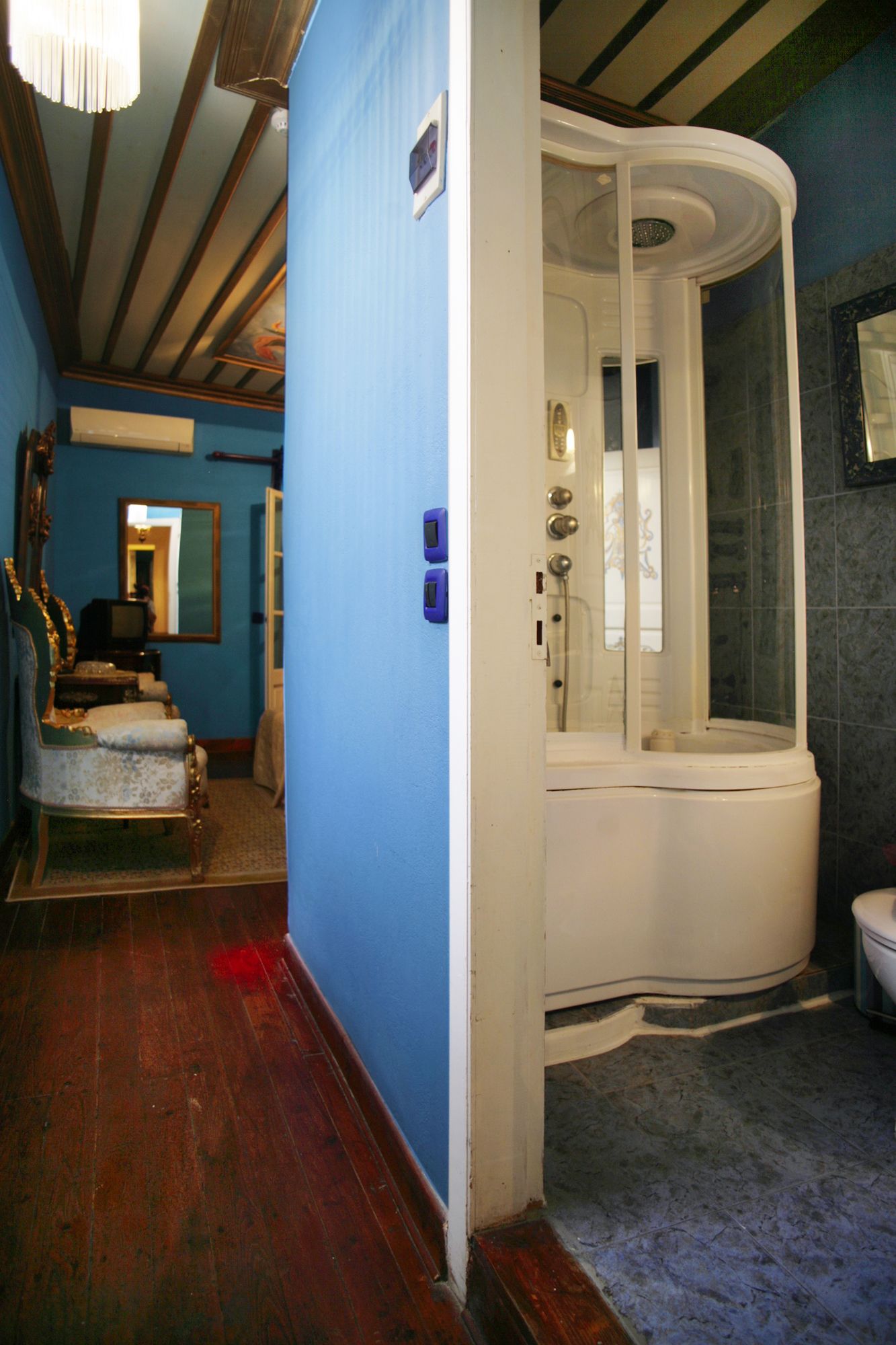 Ilion Hotel Suites