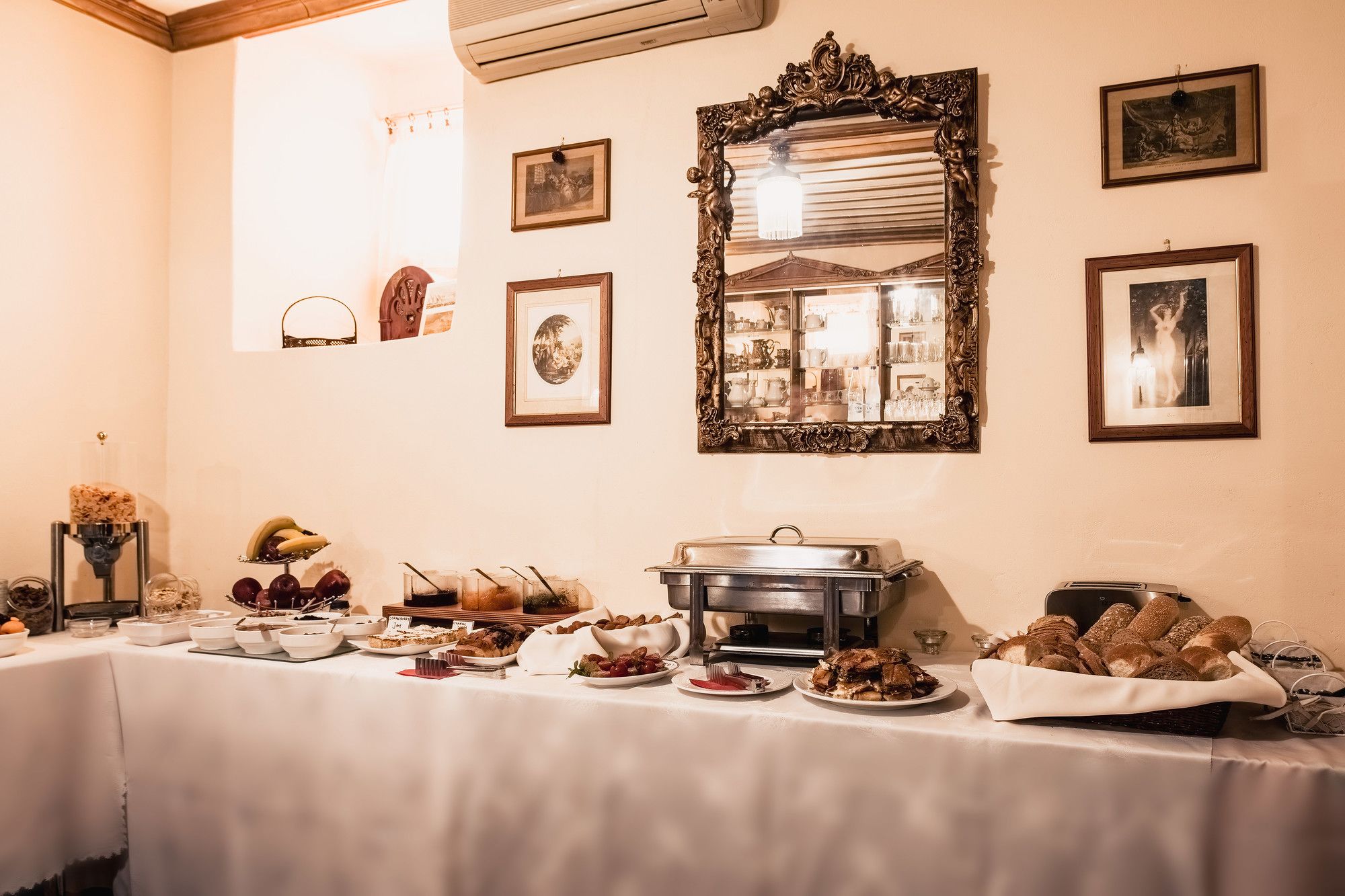 Ilion Hotel Suites