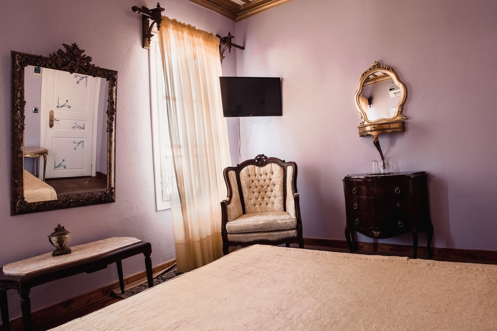 Ilion Hotel Suites