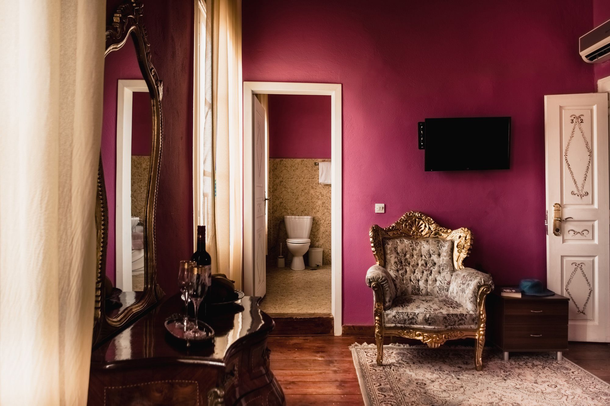 Ilion Hotel Suites