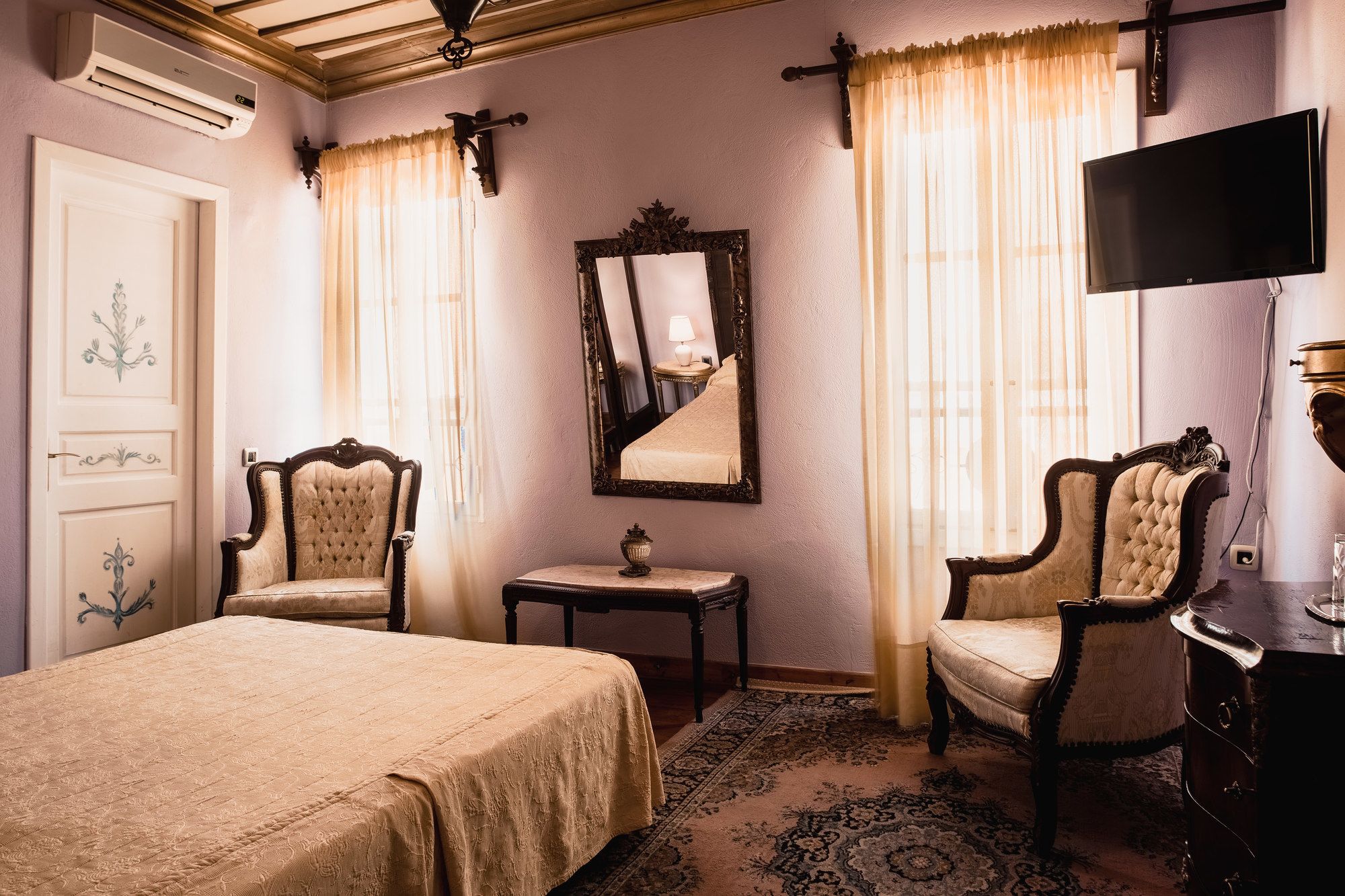 Ilion Hotel Suites