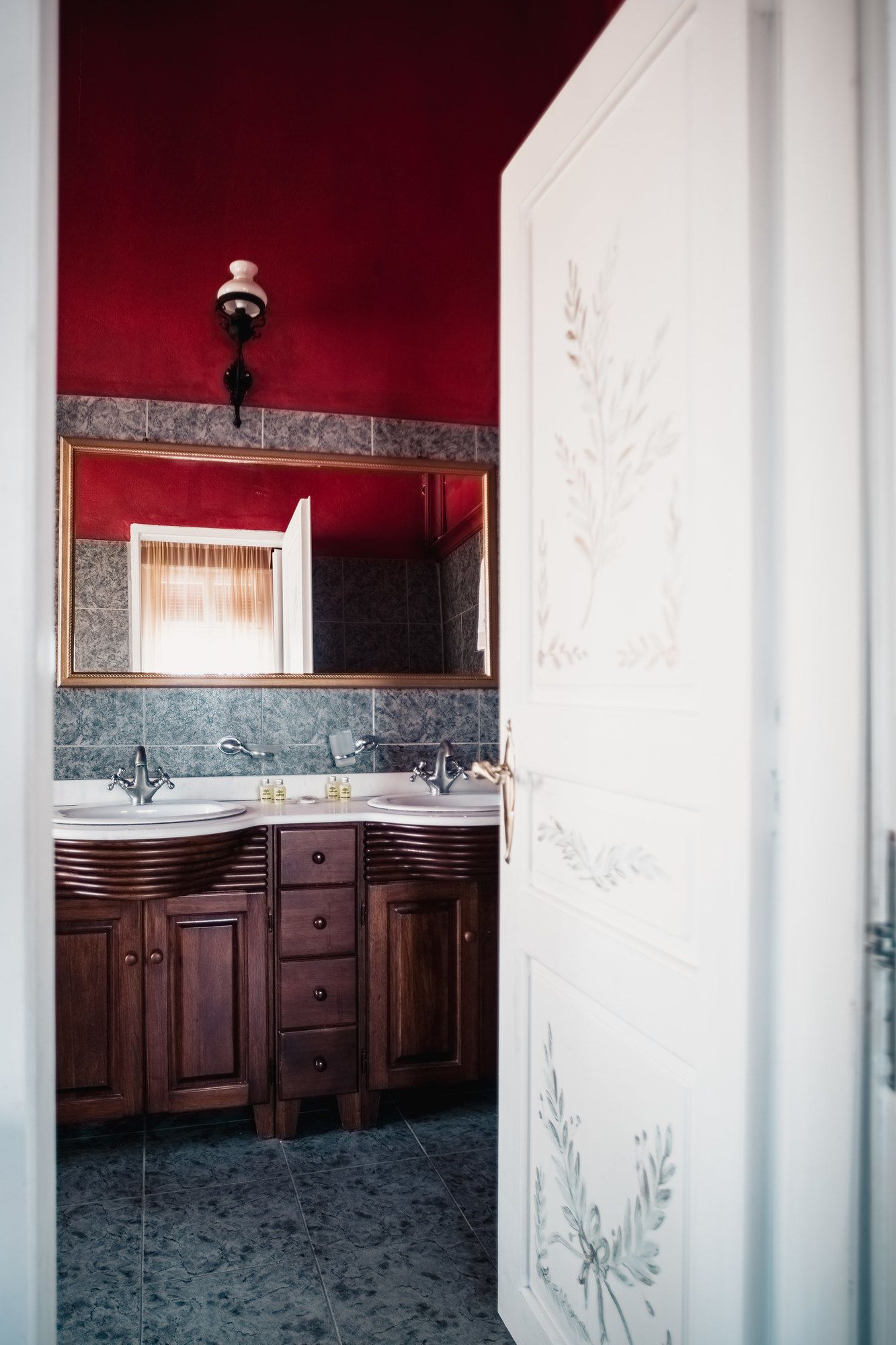 Ilion Hotel Suites