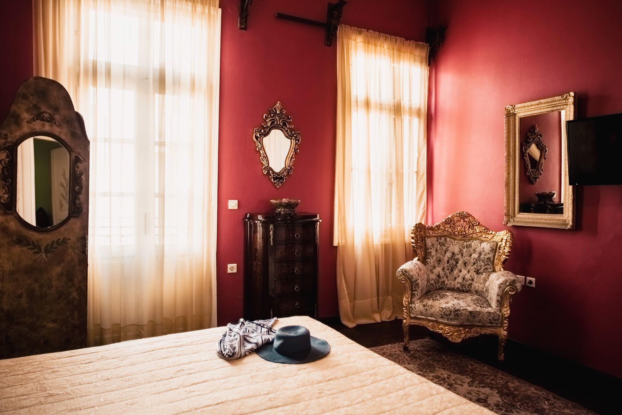 Ilion Hotel Suites