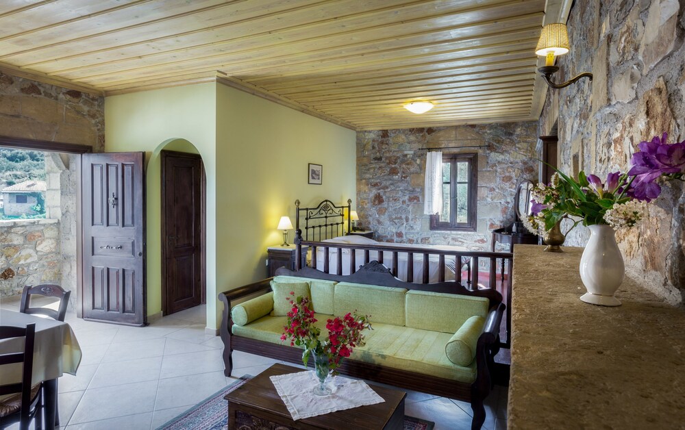 Klymeni Traditional Homes